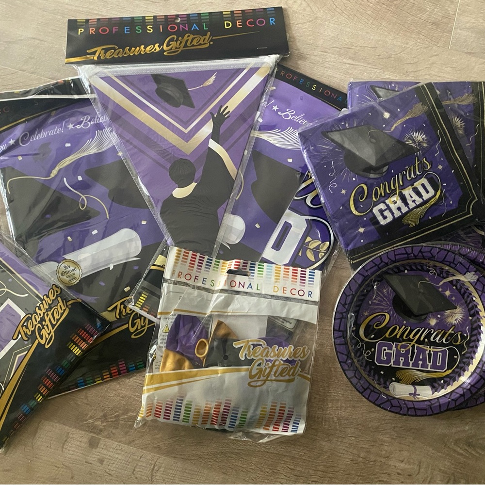 Purple Graduation Party Supplies Set